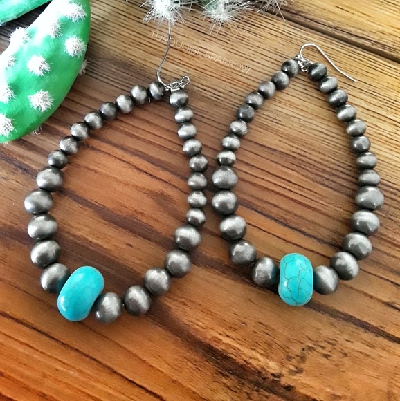Navajo Pearl Inspired Faux earrings - Picture 1 of 1